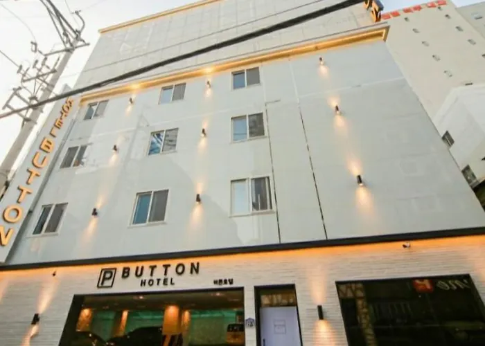 Motel Button 3*