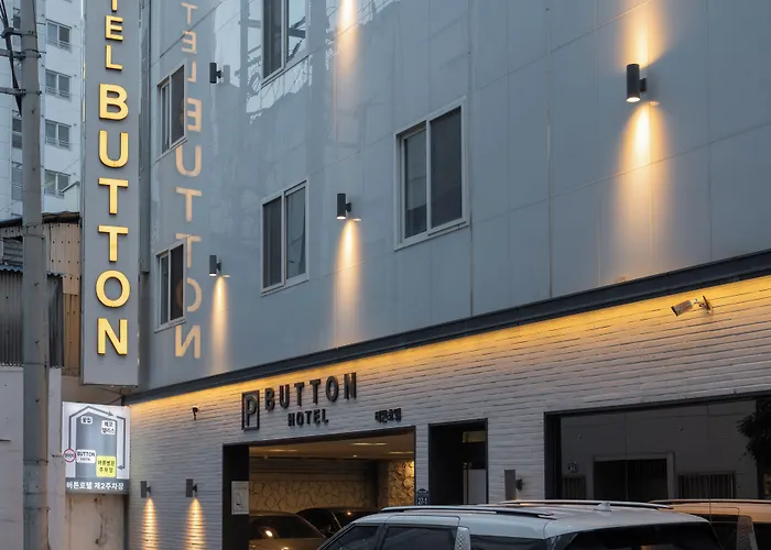 Motel Button 3*