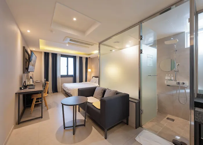 Button Motel 3*