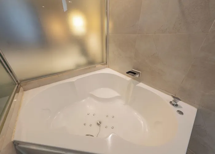 Motel Button 3*